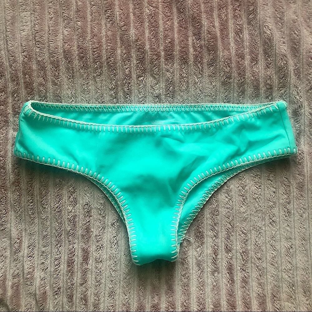 🌴XS Victoria’s Secret Bikini Bottom🌴